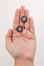Load image into Gallery viewer, Spider web studs