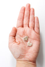 Load image into Gallery viewer, Glitter heart studs