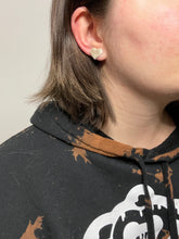 Load image into Gallery viewer, Glitter heart studs
